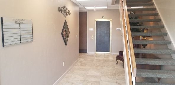 OWNER/INVESTOR OFFICE BUILDING/STRATEGIC LOCATION: 2725 Cantrell Rd, Little Rock, AR 72202